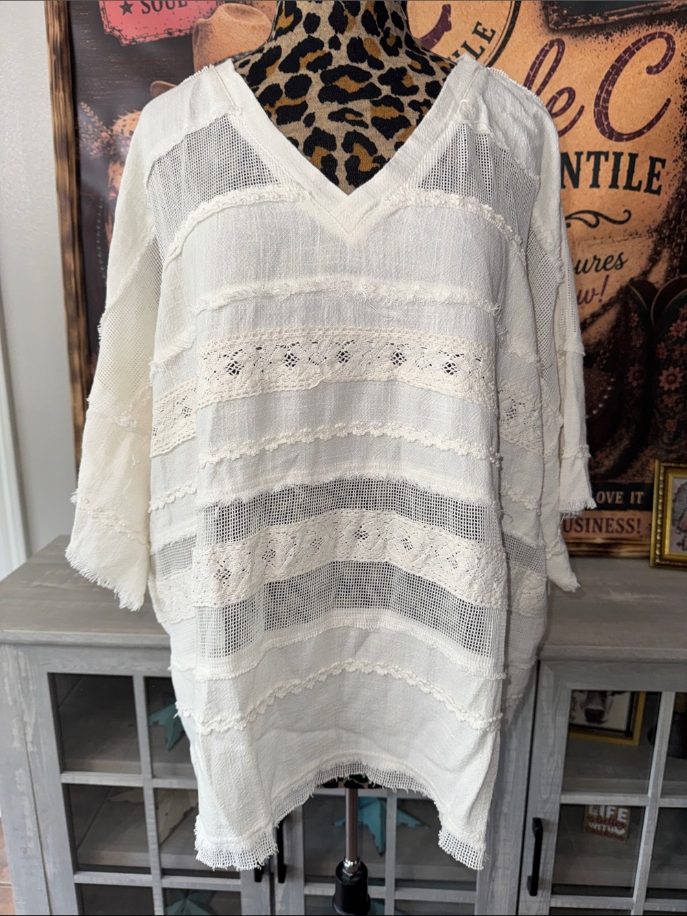Oli & Hali Women's White V-Neck Lace & Crochet Detail Top - Sz Lg
